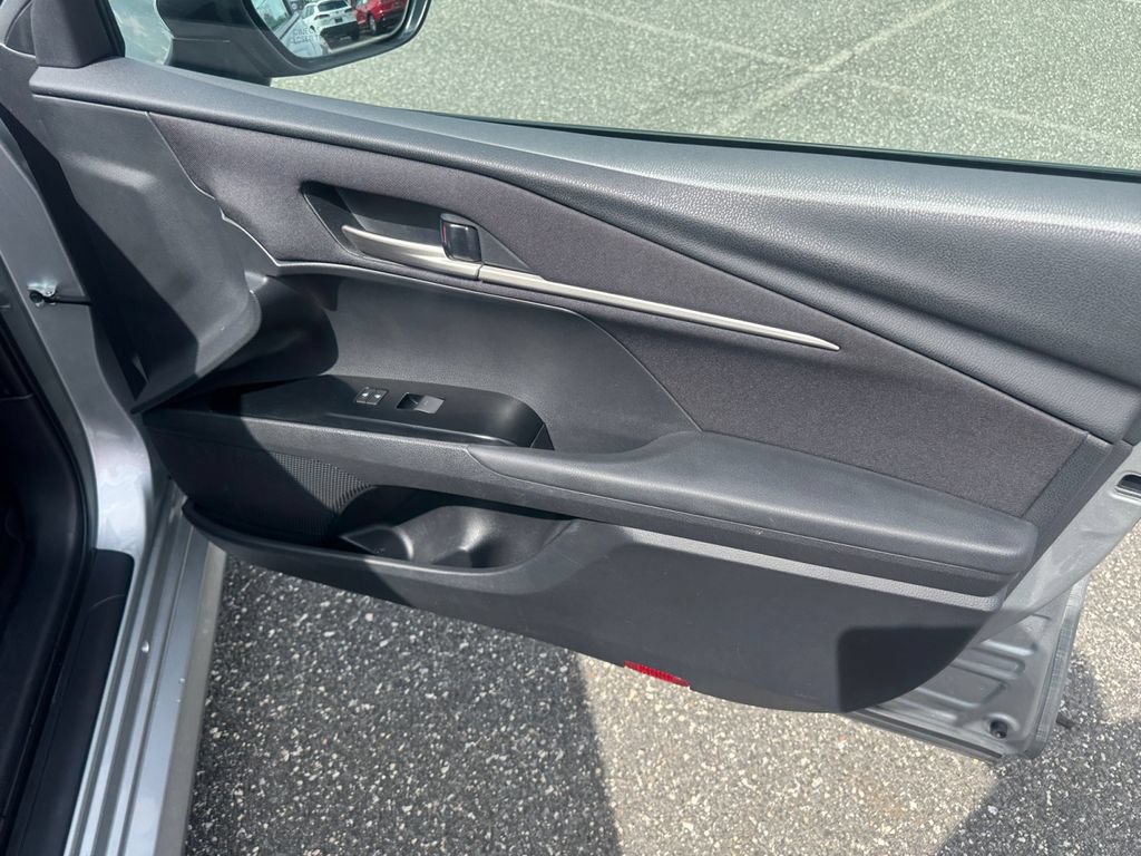 Used 2025 Toyota Camry LE FWD image 17