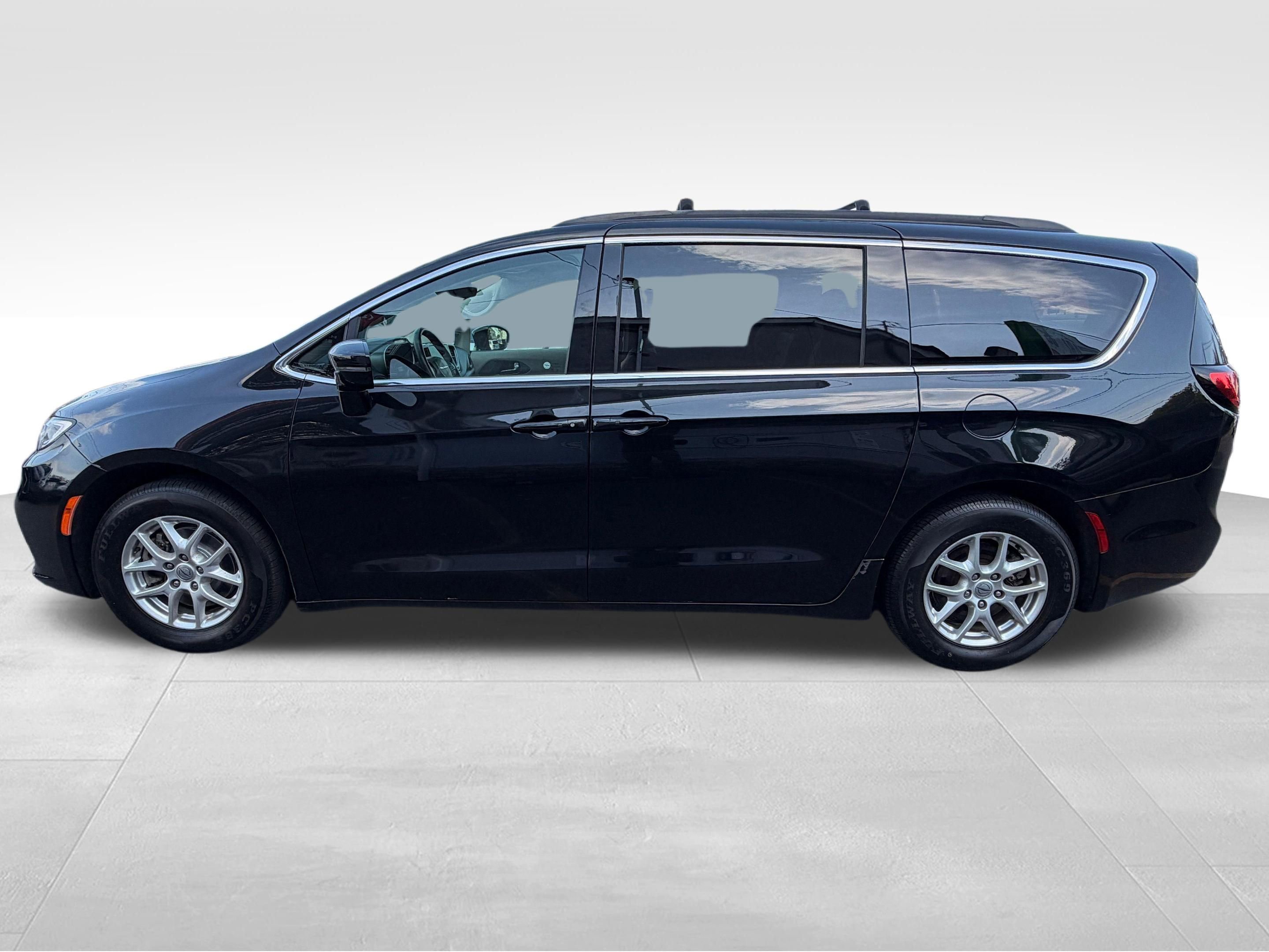 Used 2022 Chrysler Pacifica Touring-L FWD image 10