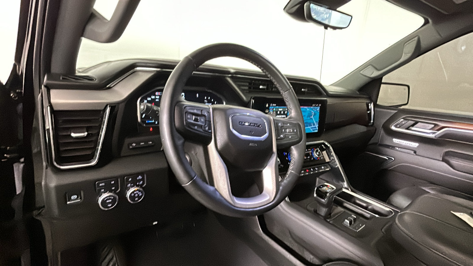 Used 2024 GMC Sierra 1500 Denali w/ Technology Package AWD/4WD image 17