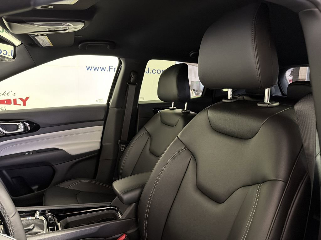 New 2026 Jeep Compass Limited AWD/4WD image 12