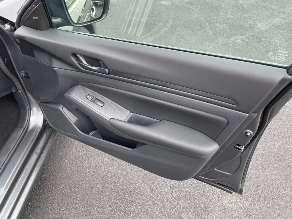Used 2024 Nissan Altima 2.5 S FWD image 22