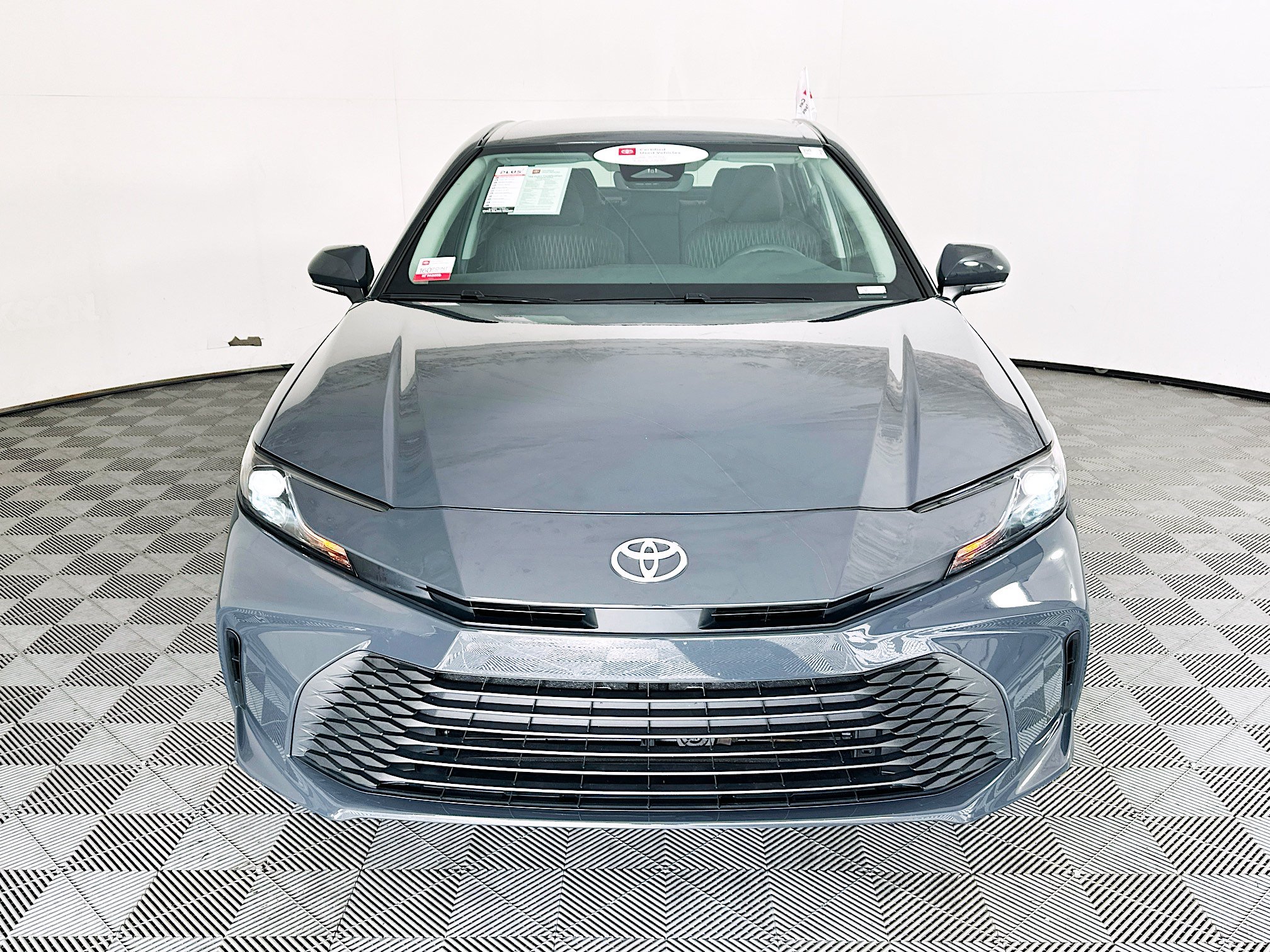 Used 2025 Toyota Camry LE w/ Convenience Package FWD image 8