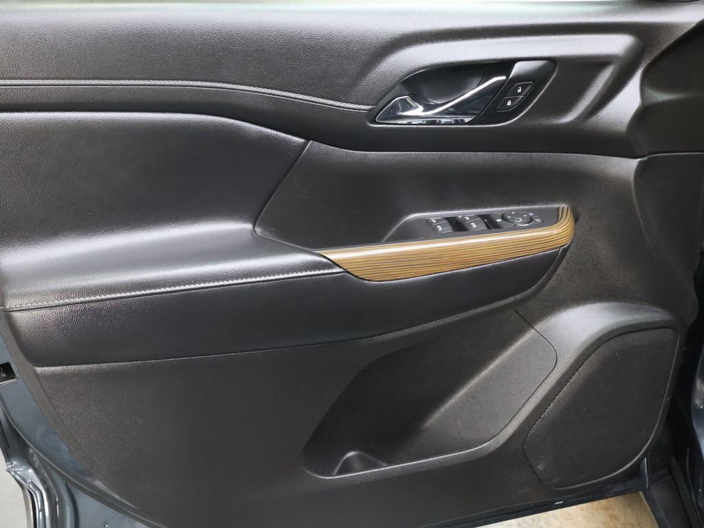 Used 2020 GMC Acadia SLE FWD image 17