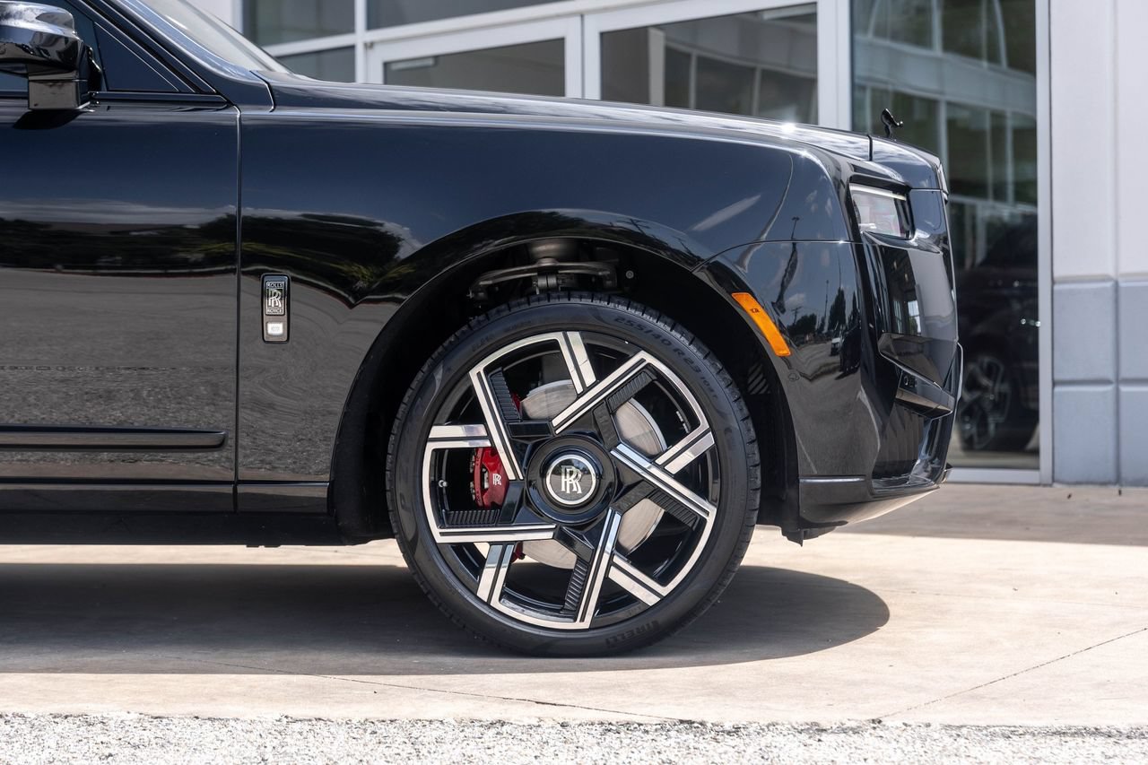 Certified 2025 Rolls-Royce Cullinan Black Badge w/ Leather Finishing Pack AWD/4WD image 6