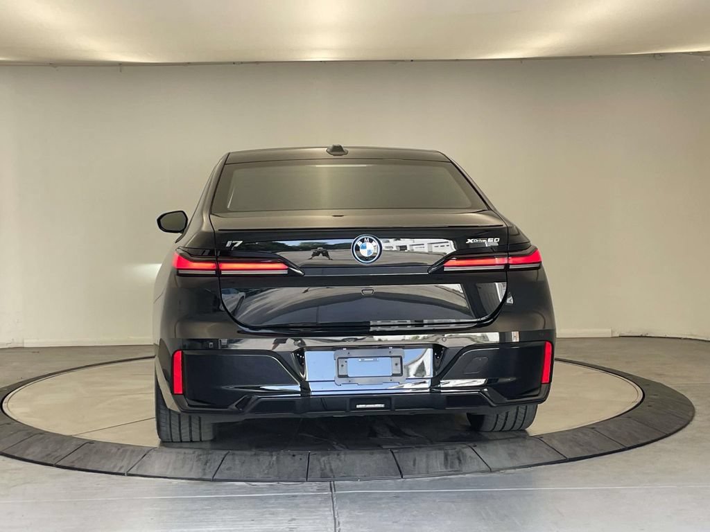 Used 2025 BMW i7 xDrive60 w/ Executive Package AWD/4WD image 4