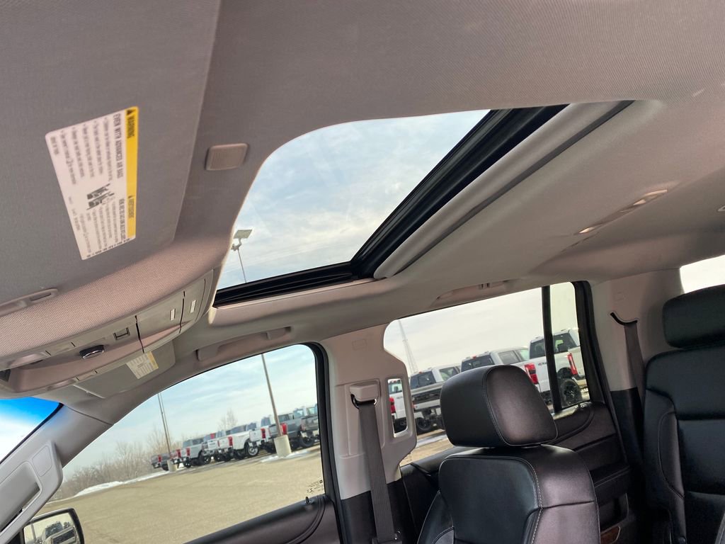 Used 2020 Chevrolet Suburban LT image 22