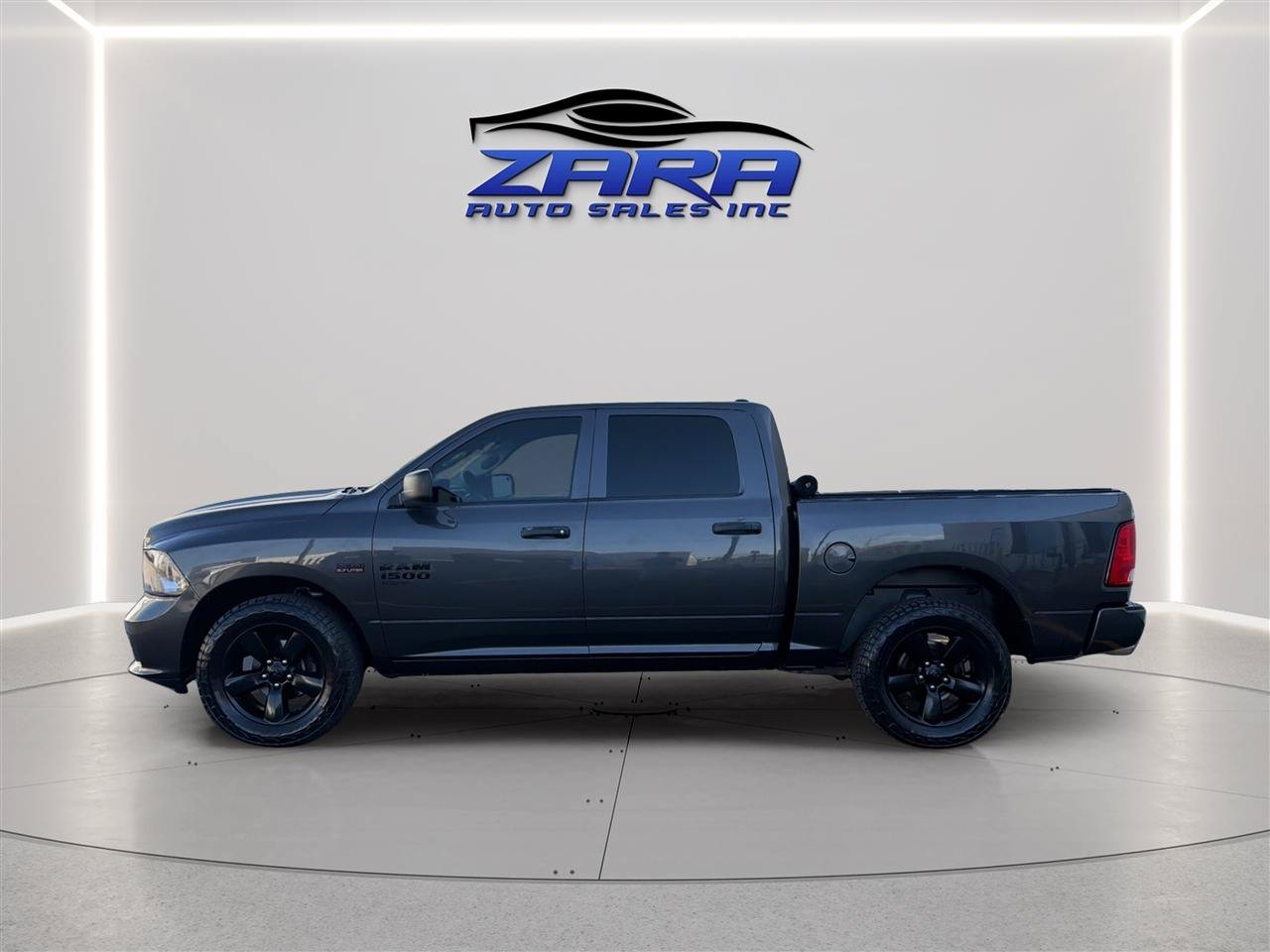 Used 2020 RAM 1500 Express w/ Express Value Package AWD/4WD image 4