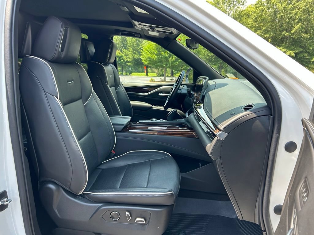 Used 2021 Cadillac Escalade Premium Luxury AWD/4WD image 54