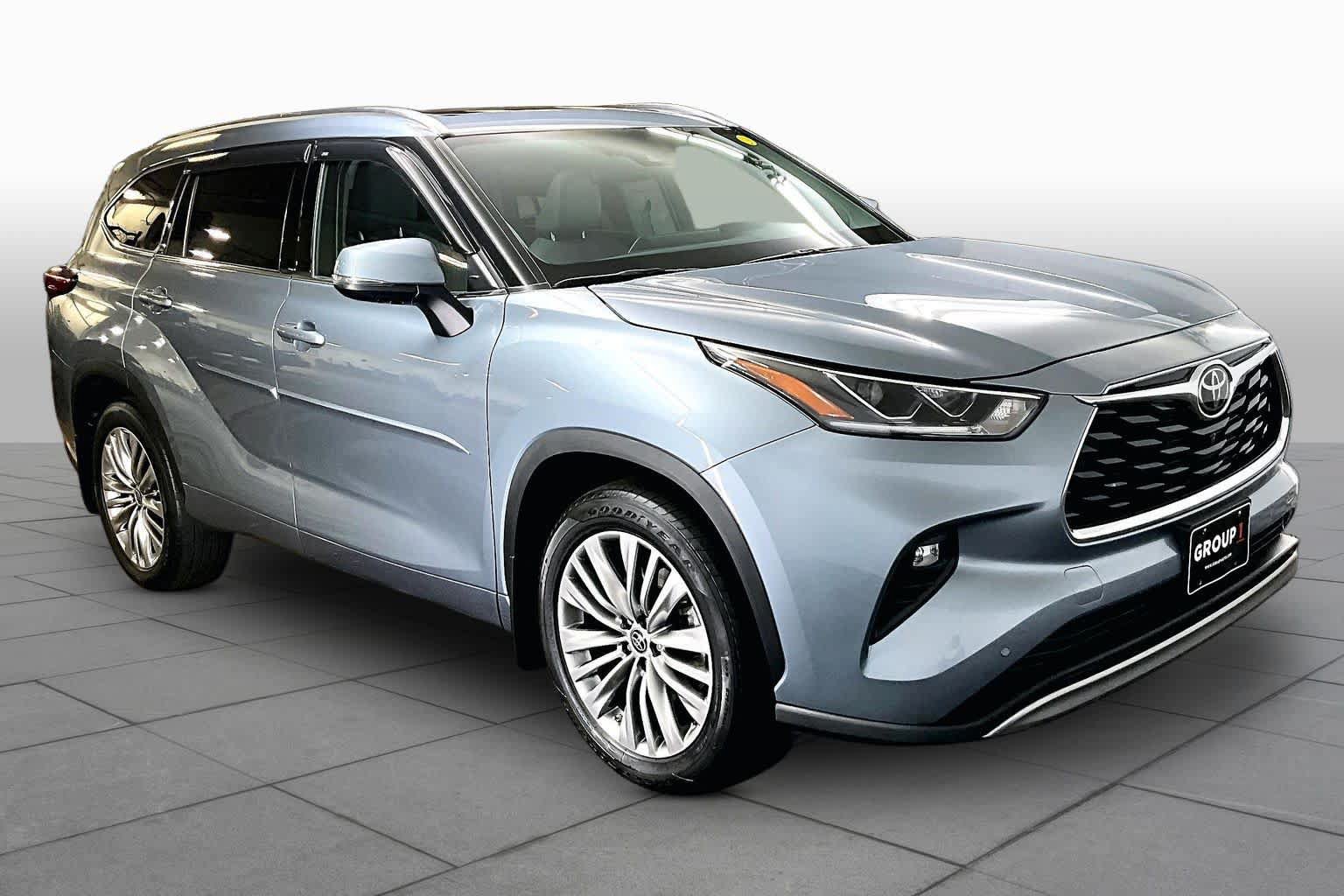 Used 2022 Toyota Highlander Platinum AWD/4WD image 3