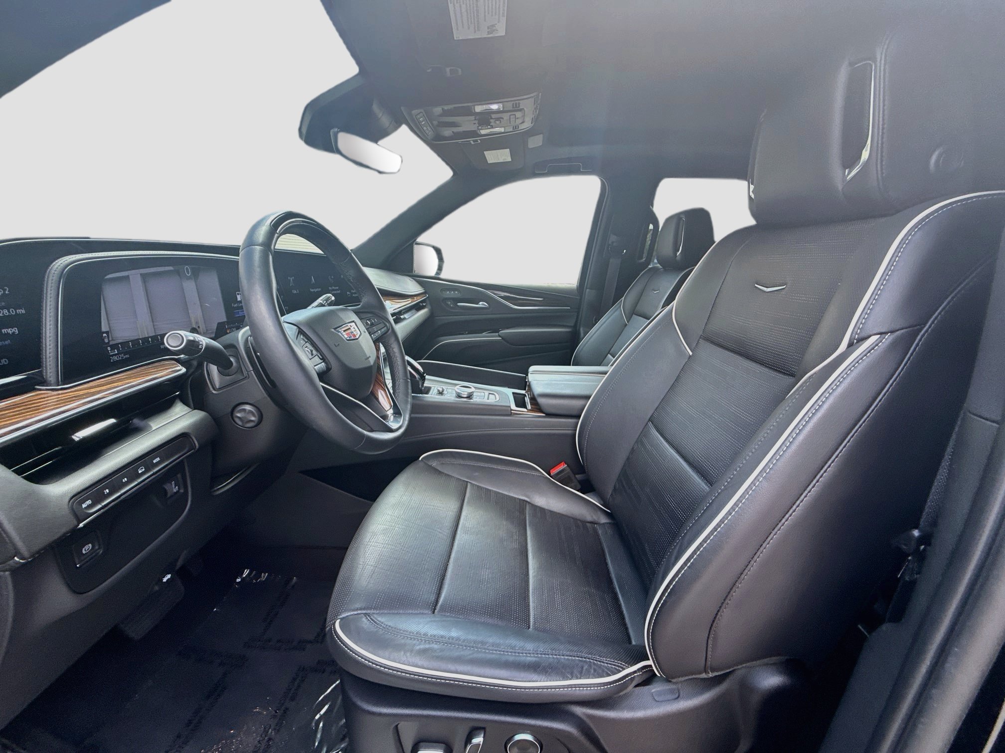 Used 2023 Cadillac Escalade Premium Luxury AWD/4WD image 17