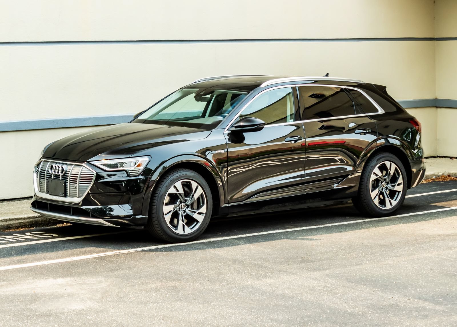 Used 2021 Audi e-tron Premium AWD/4WD image 3