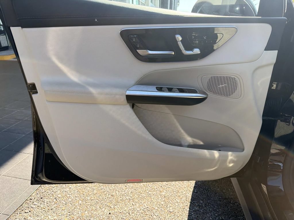 Used 2024 Mercedes-Benz GLC 300 4MATIC image 19