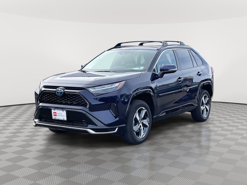 Used 2023 Toyota RAV4 SE image 3