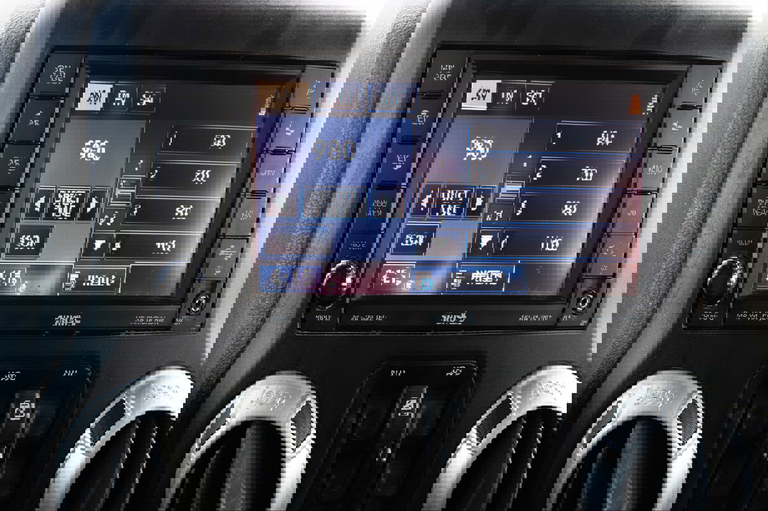 Used 2014 Jeep Wrangler Unlimited Sahara w/ Connectivity Group image 22