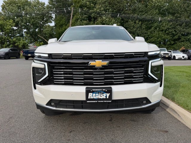 Used 2025 Chevrolet Tahoe High Country AWD/4WD image 3
