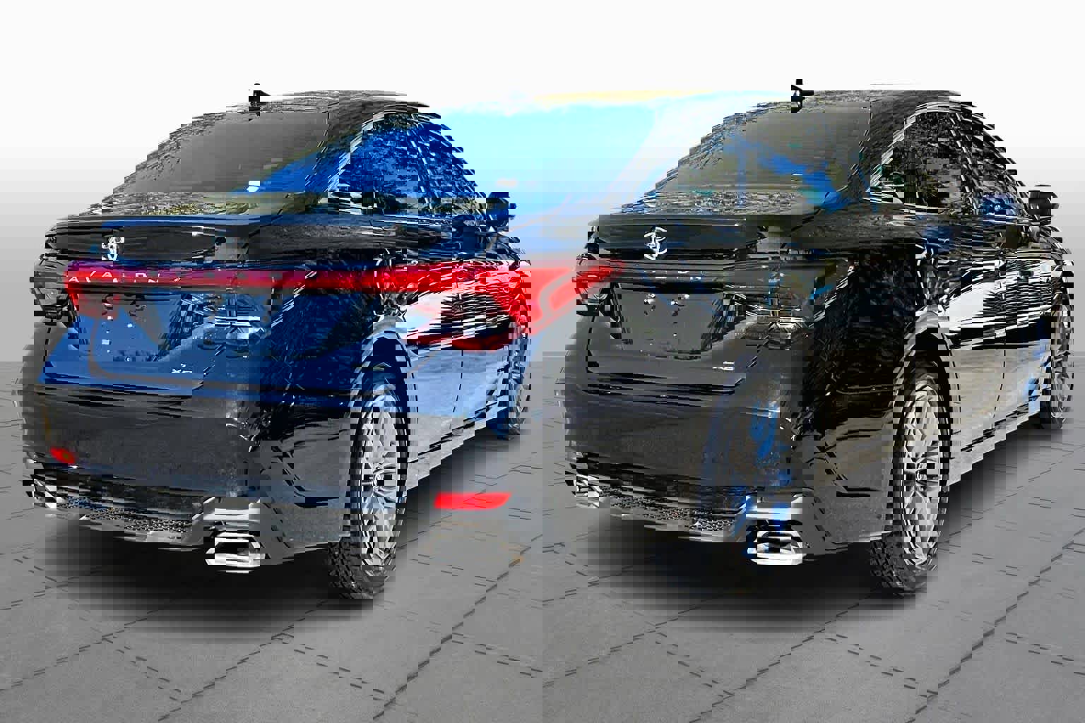 Used 2022 Toyota Avalon XLE image 12