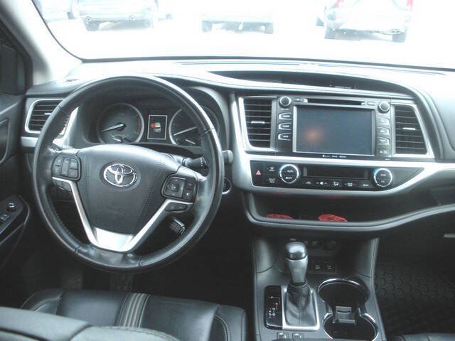 Used 2018 Toyota Highlander SE AWD/4WD image 9