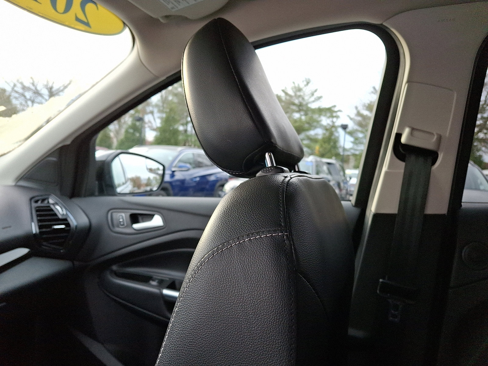 Used 2019 Ford Escape Titanium image 17