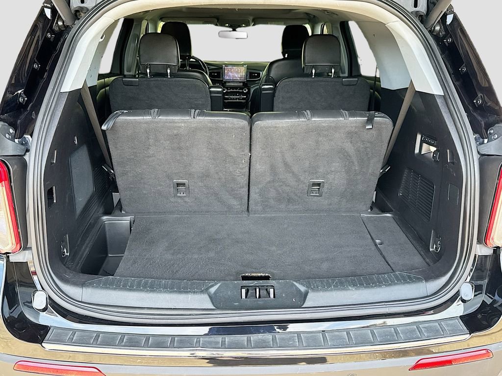 Used 2021 Ford Explorer Limited w/ Equipment Group 301A AWD/4WD image 30
