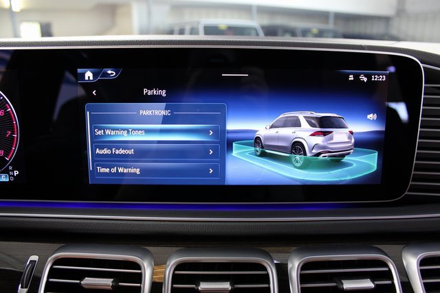 Used 2024 Mercedes-Benz GLE 450 4MATIC w/ AMG Line Exterior image 29