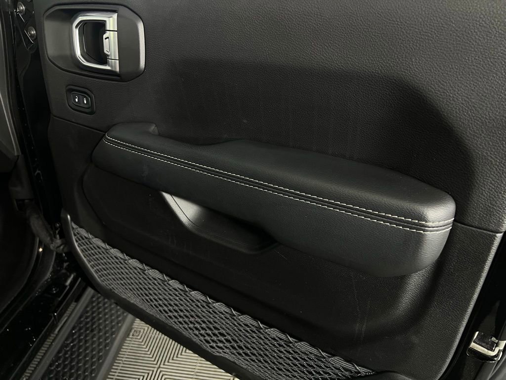 Used 2022 Jeep Wrangler Unlimited Sahara image 34