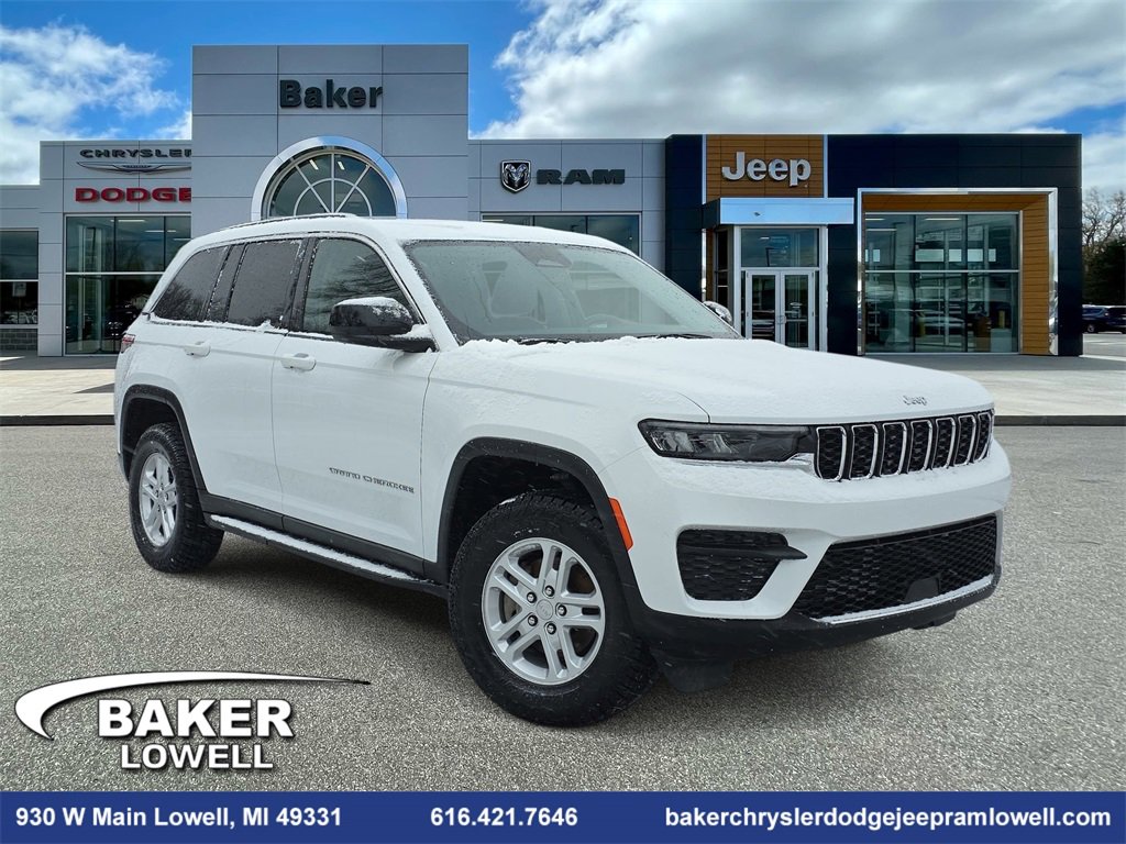 Used 2023 Jeep Grand Cherokee Laredo image 1