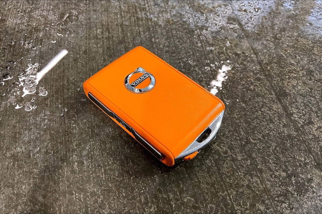 Used 2024 Volvo XC60 T8 Plus w/ Protection Package Premier image 11