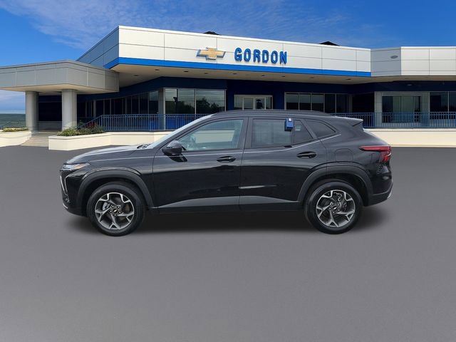Used 2025 Chevrolet Trax LT w/ Driver Confidence Package image 2