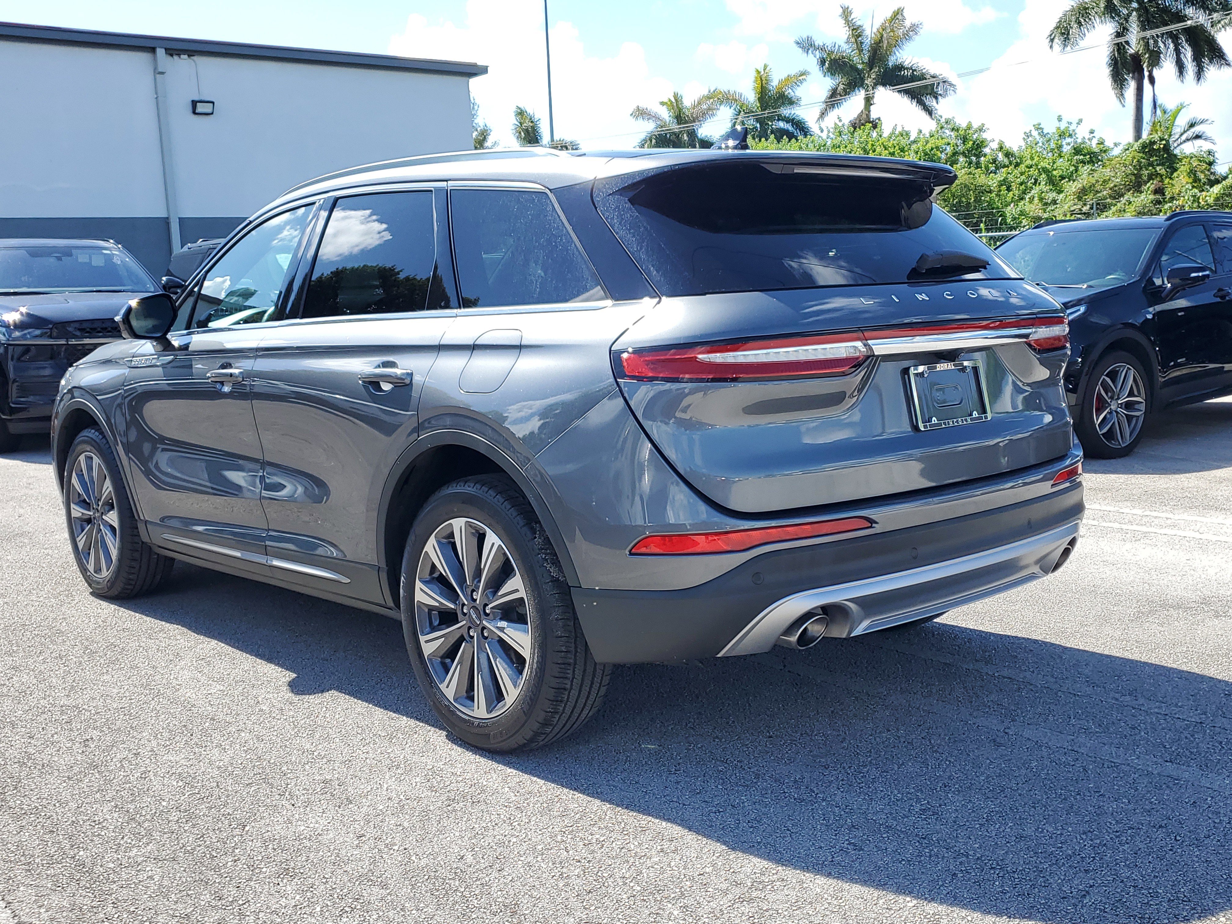 Certified 2022 Lincoln Corsair Reserve w/ Elements Package image 4