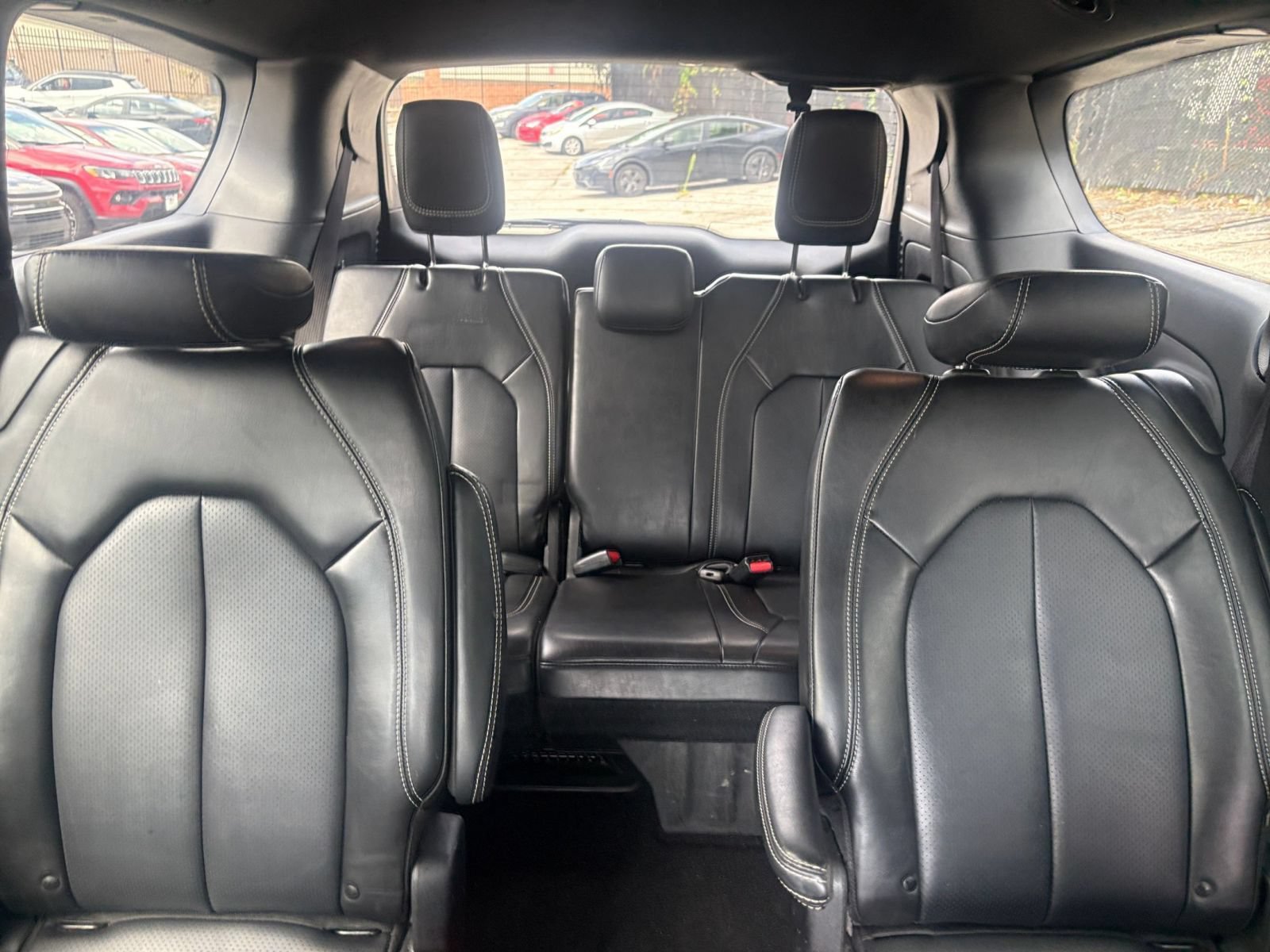 Used 2025 Chrysler Pacifica Select FWD image 33