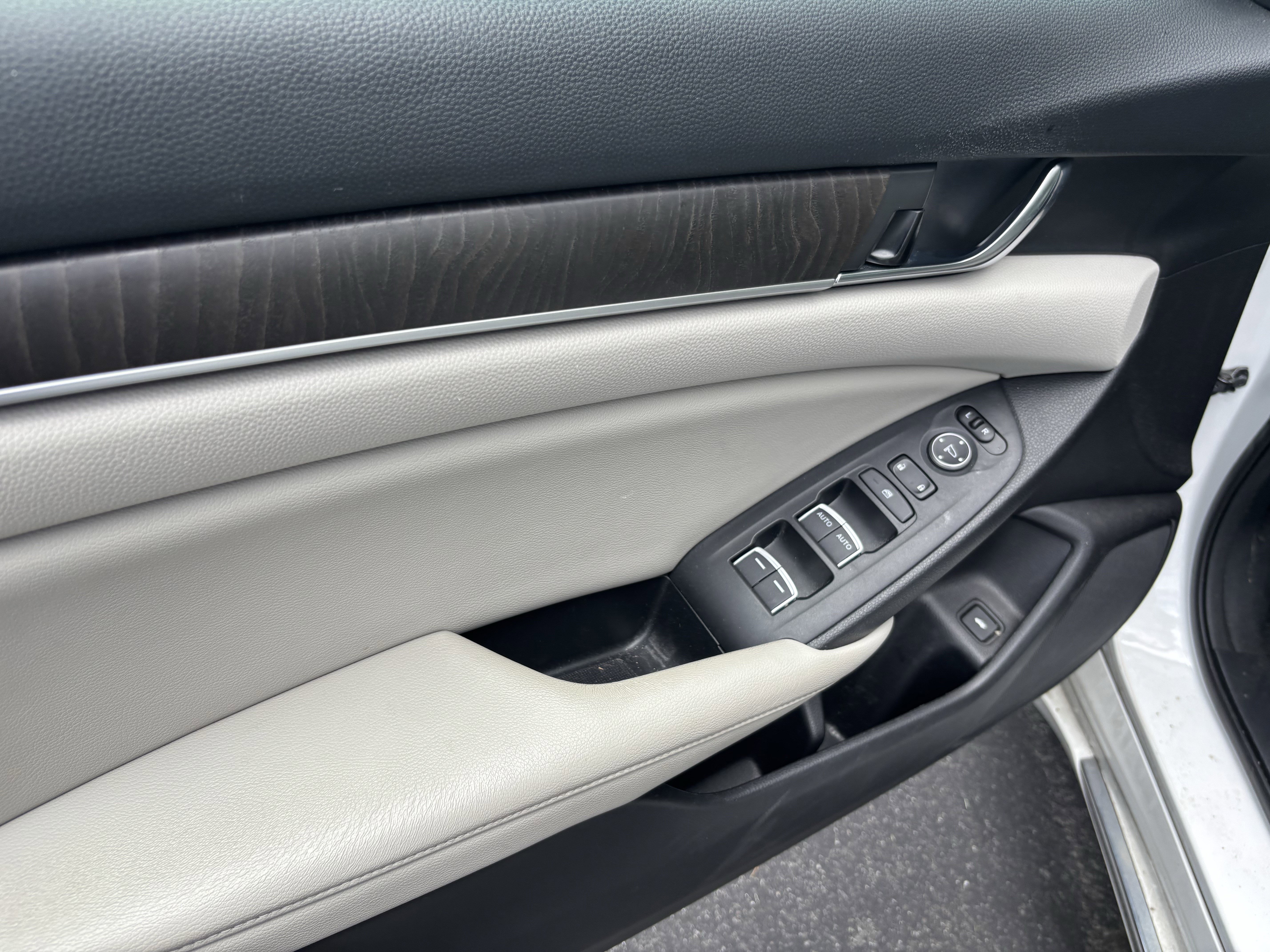 Used 2018 Honda Accord EX image 14