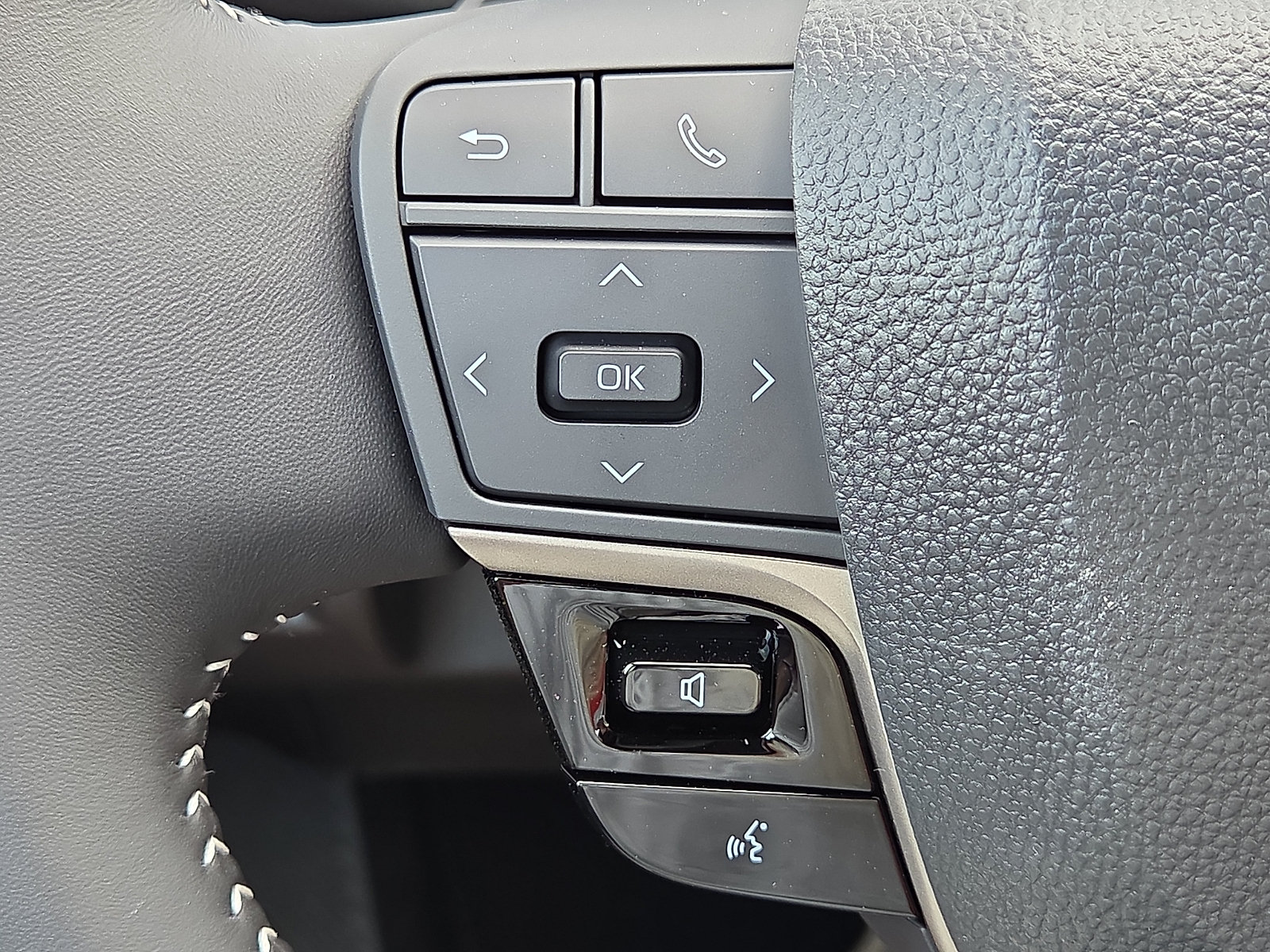 New 2026 Toyota Camry SE FWD image 12