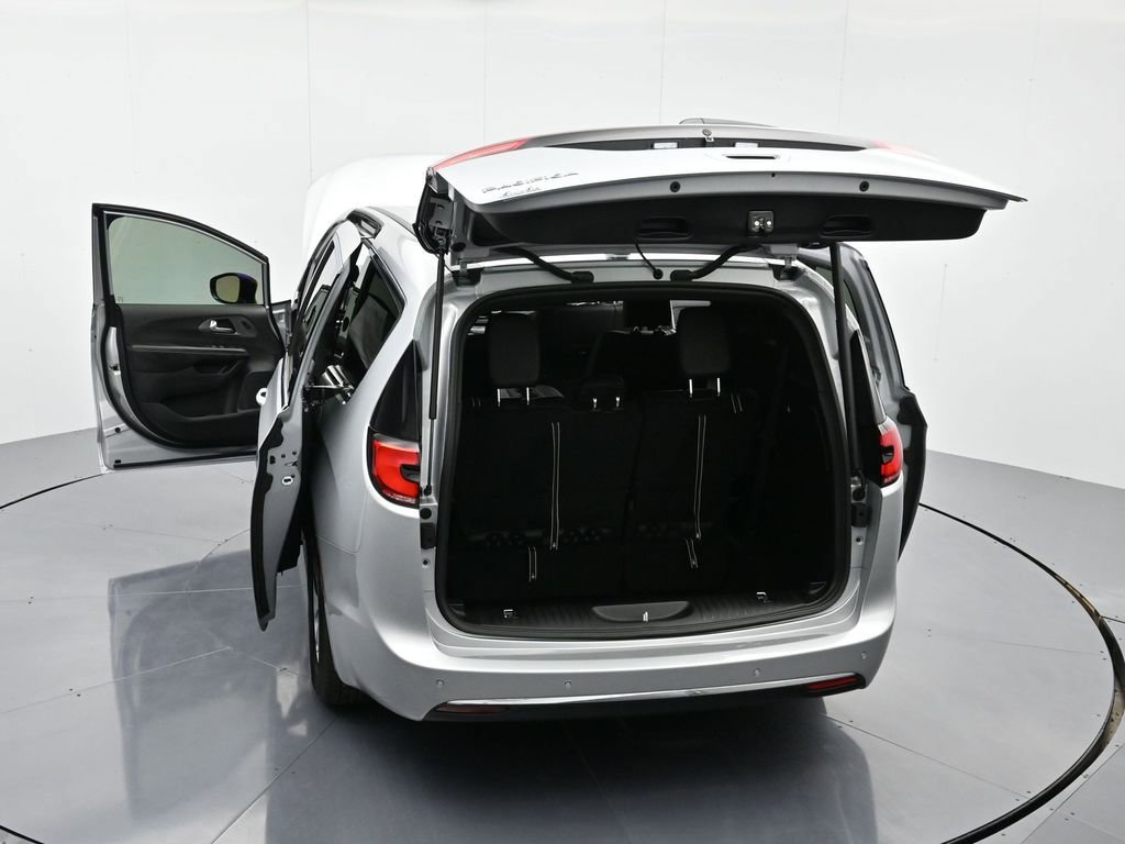 New 2026 Chrysler Pacifica Select image 28