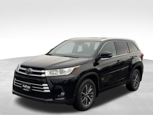 Used 2017 Toyota Highlander XLE AWD/4WD image 3