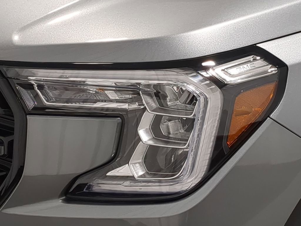 Used 2023 GMC Terrain SLE w/ Driver Convenience Package image 18