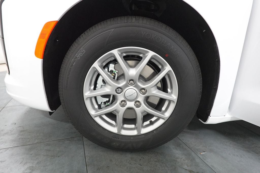 New 2027 Chrysler Pacifica Select FWD image 31