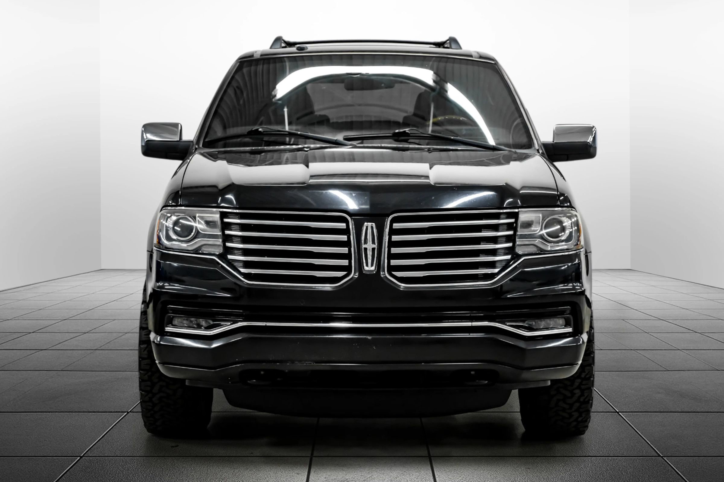 Used 2015 Lincoln Navigator 2WD image 6