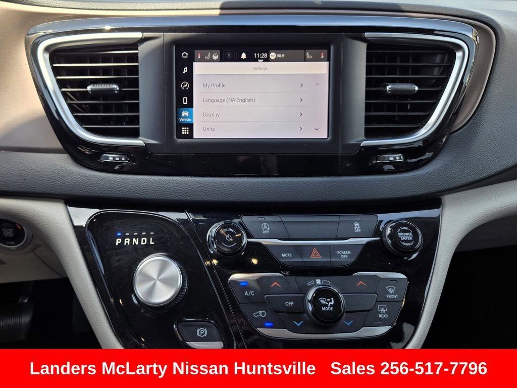 Used 2023 Chrysler Voyager LX FWD image 19
