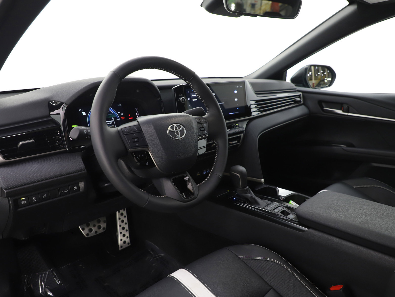 Used 2026 Toyota Camry SE w/ Multimedia Upgrade Package image 23