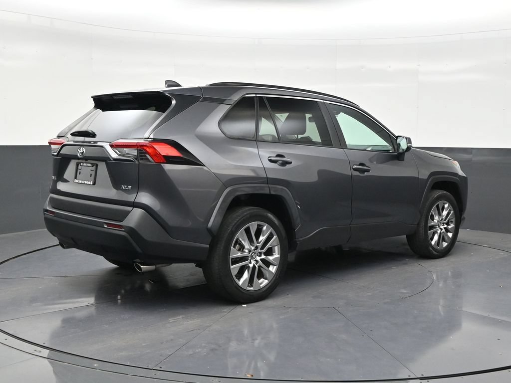 Used 2021 Toyota RAV4 XLE Premium FWD image 5