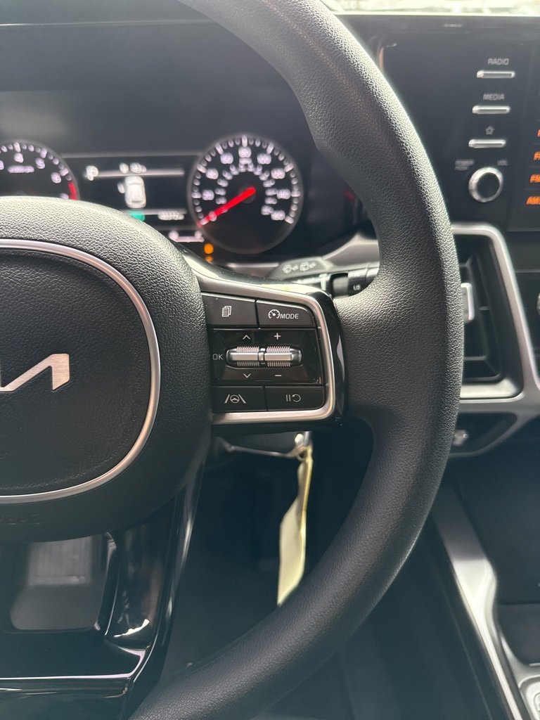 Used 2023 Kia Sorento LX image 33