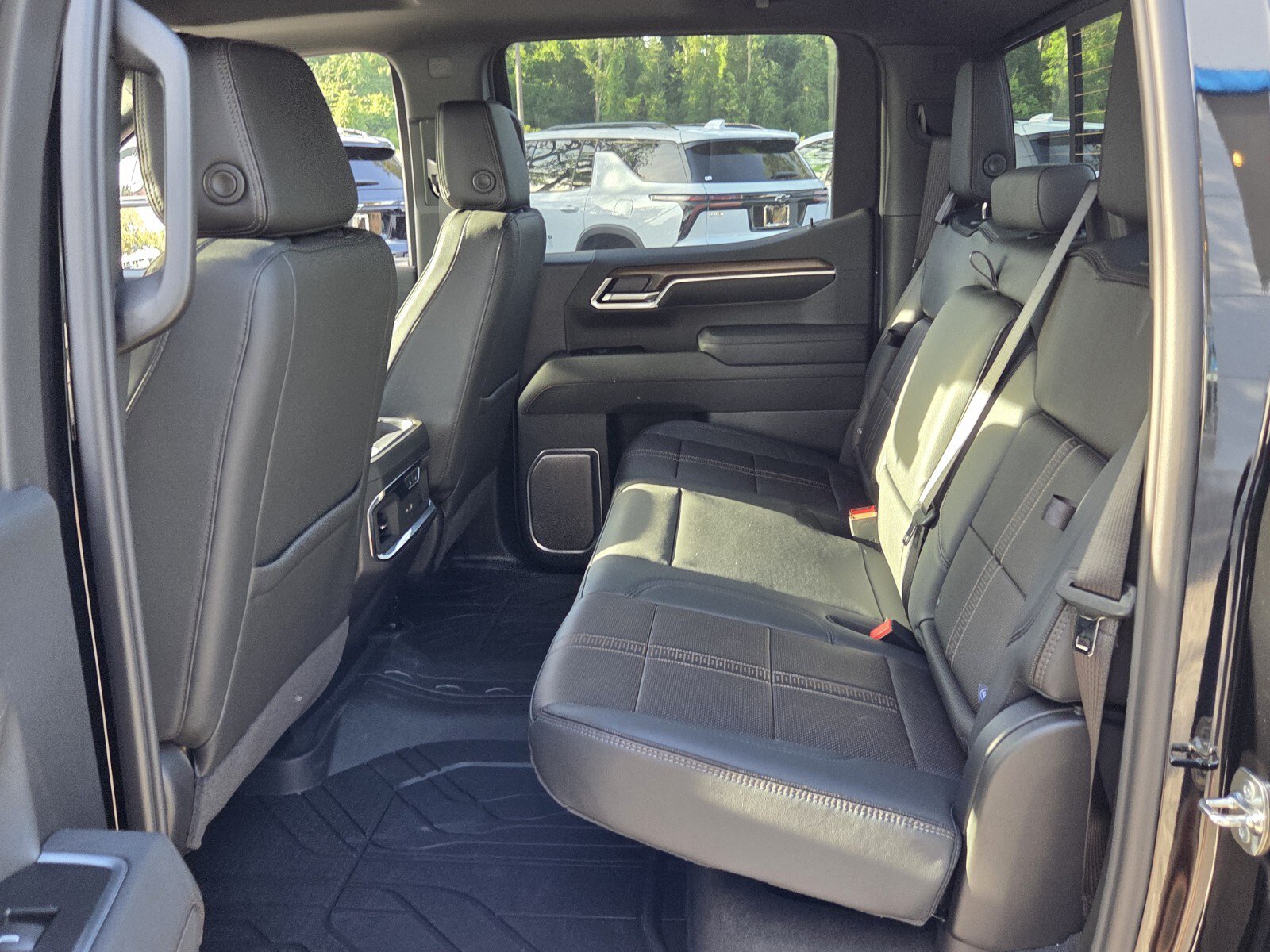 New 2026 Chevrolet Silverado 1500 High Country AWD/4WD image 16