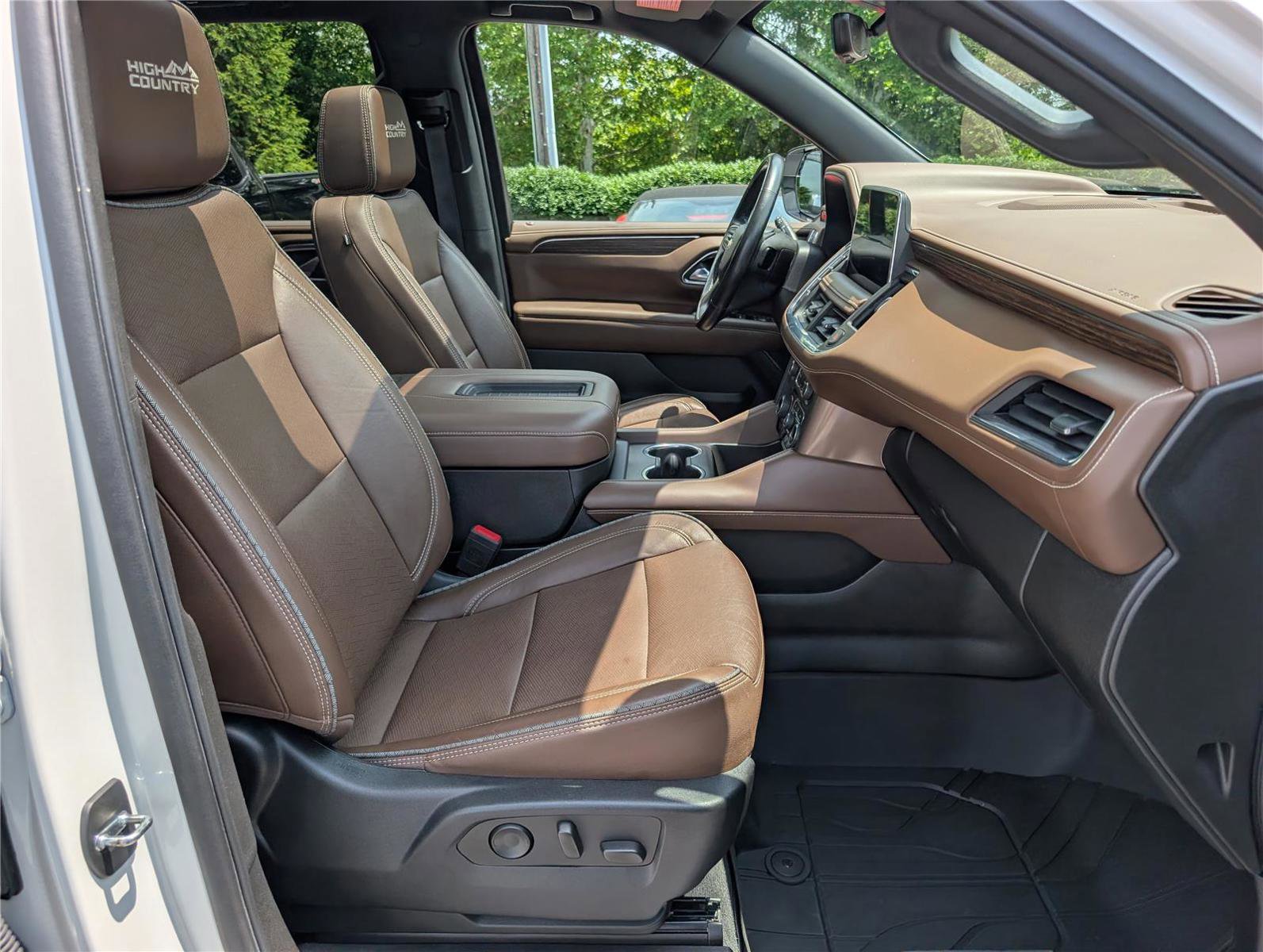 Used 2023 Chevrolet Tahoe High Country AWD/4WD image 12