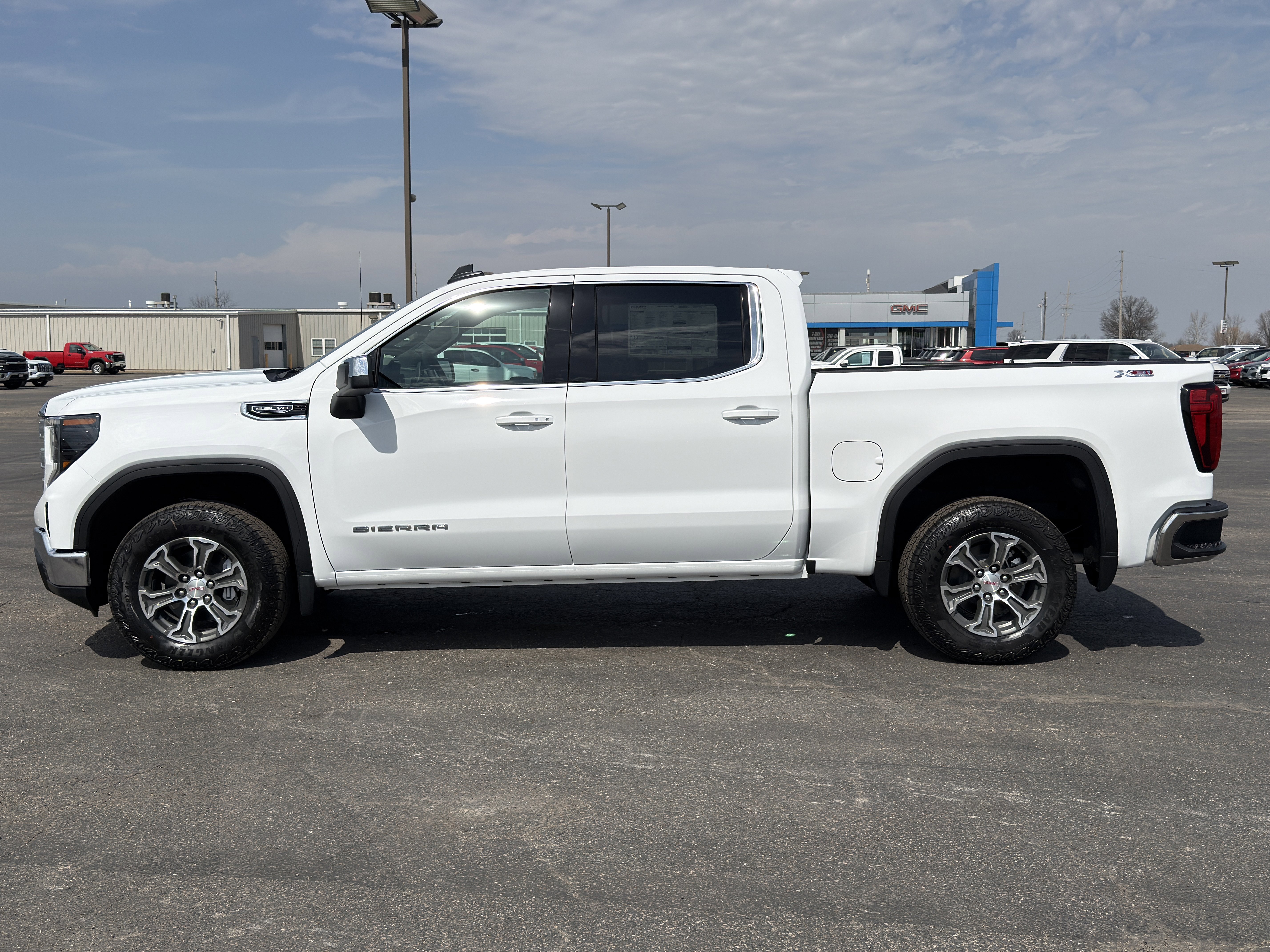 New 2026 GMC Sierra 1500 SLE image 7