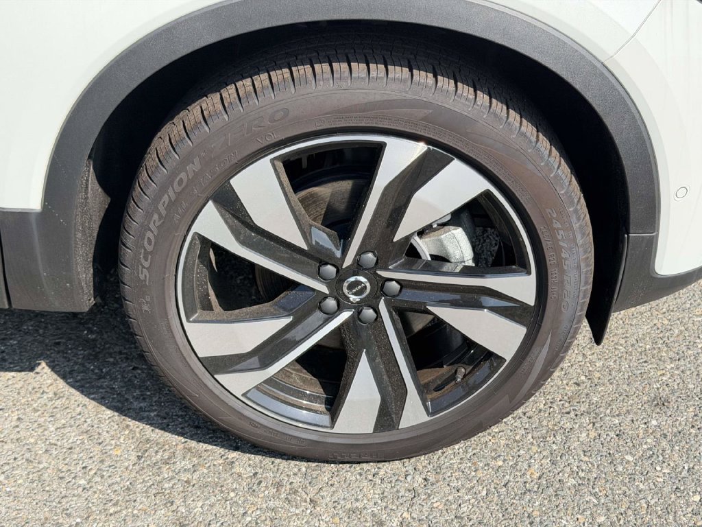 New 2026 Volvo XC40 B5 Ultra w/ Protection Package Premier AWD/4WD image 24