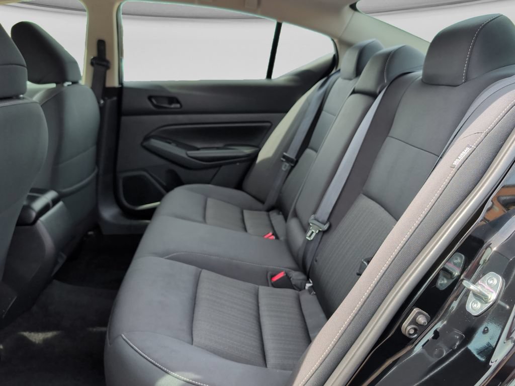 Used 2025 Nissan Altima 2.5 SV FWD image 31