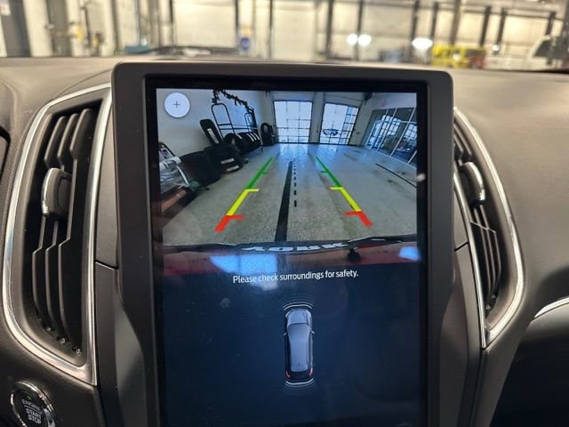 Used 2024 Ford Edge Titanium image 28