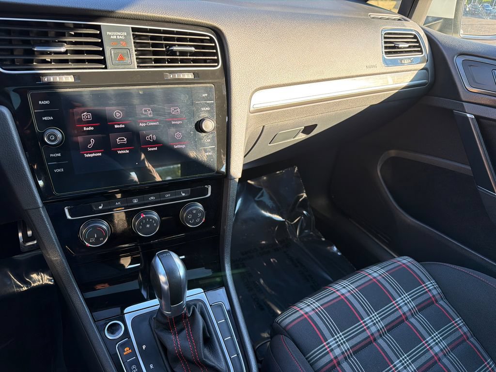 Used 2018 Volkswagen GTI SE FWD image 20
