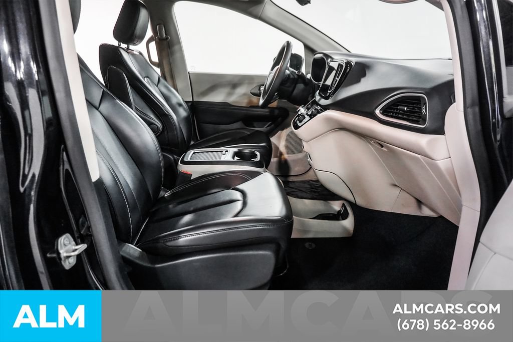 Used 2023 Chrysler Pacifica Touring-L FWD image 20