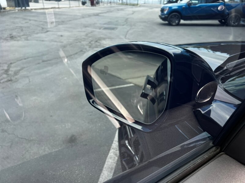 Used 2023 Land Rover Range Rover Evoque R-Dynamic SE AWD/4WD image 31